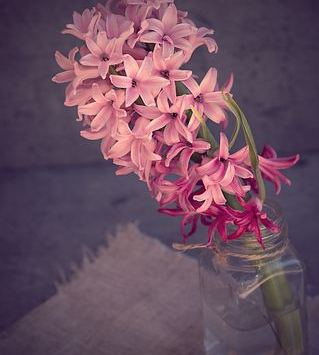 Jarná kvetinová dekorácia – rýchlo a lacno - fotografia č. 8
