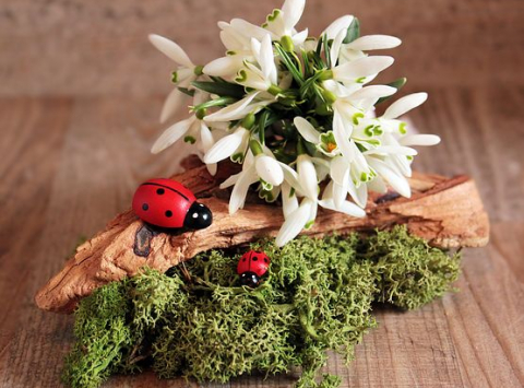 Jarná kvetinová dekorácia – rýchlo a lacno - fotografia č. 9