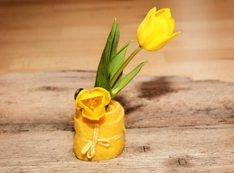 Jarná kvetinová dekorácia – rýchlo a lacno - fotografia č. 15